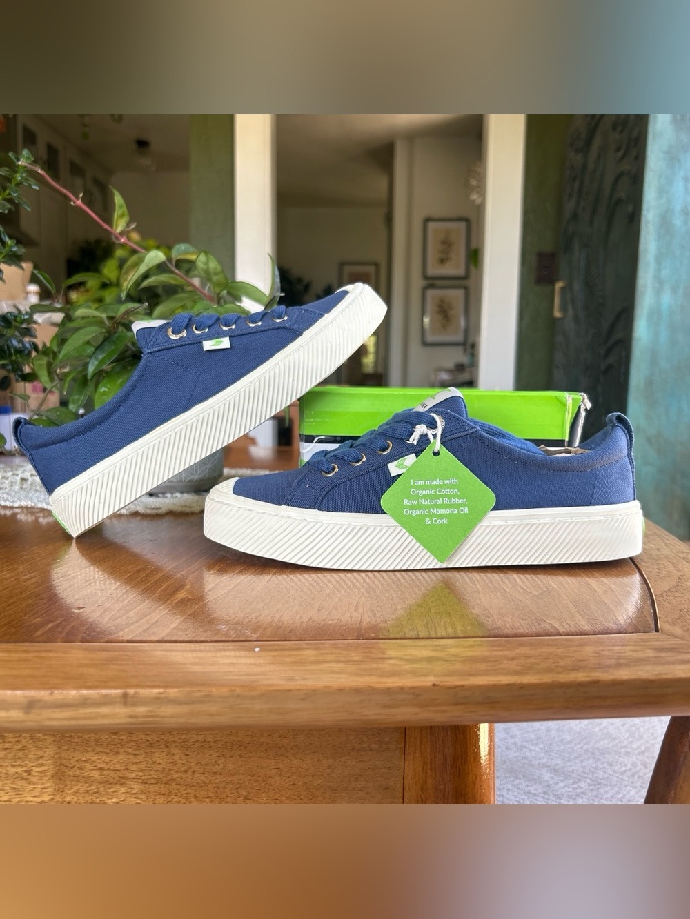 NWT Cariuma Navy Canvas Low-Top Sneakers